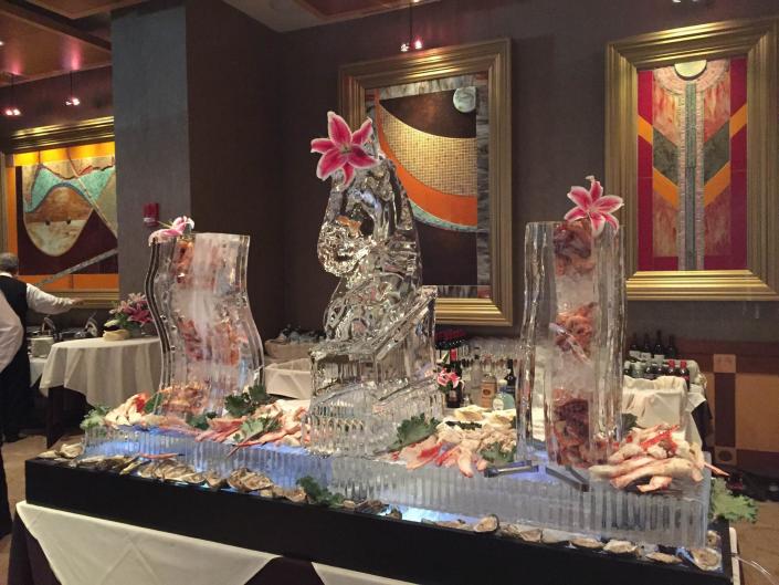 What better way to serve a seafood bar than with a custom ice sculpture featuring your company logo, favorite flowers, or other brand elements. If you a catering an event and really want to impress your guest, then contact Louisville Ice Sculptures today. 